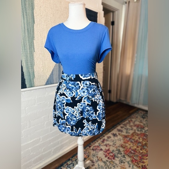 Jones New York Dresses & Skirts - Jones New York Blue Floral Skirt with Bike Shorts/Skort